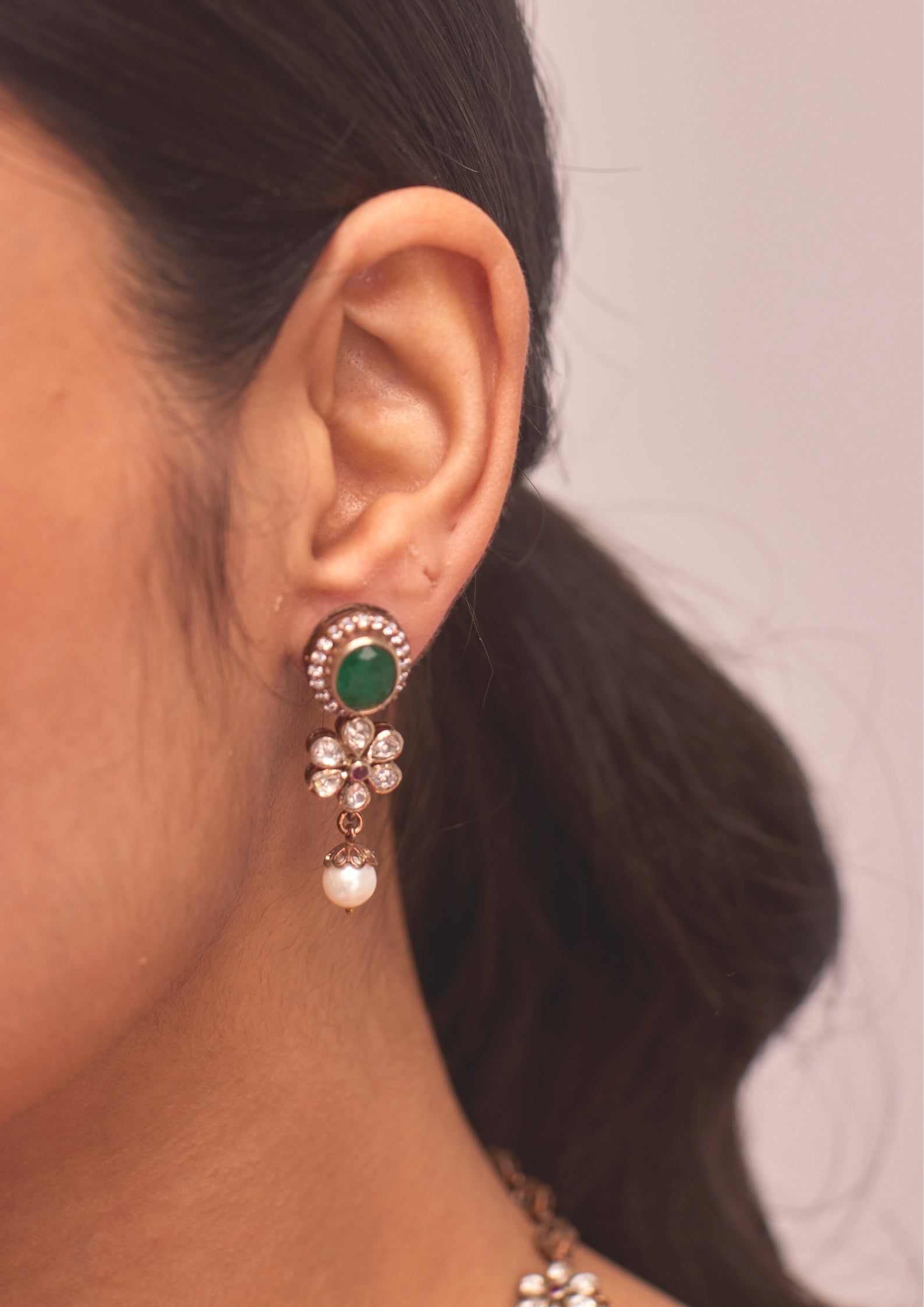 925 Silver Busharya Emerald Pearl Necklace Set - Amrrutam