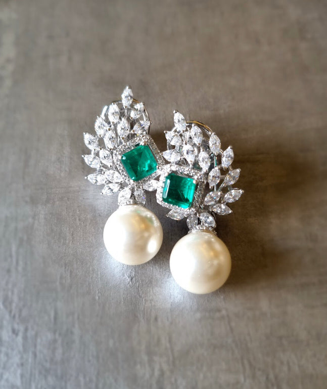 925 Silver Canopy Emerald Pearl Stud Earring - Amrrutam