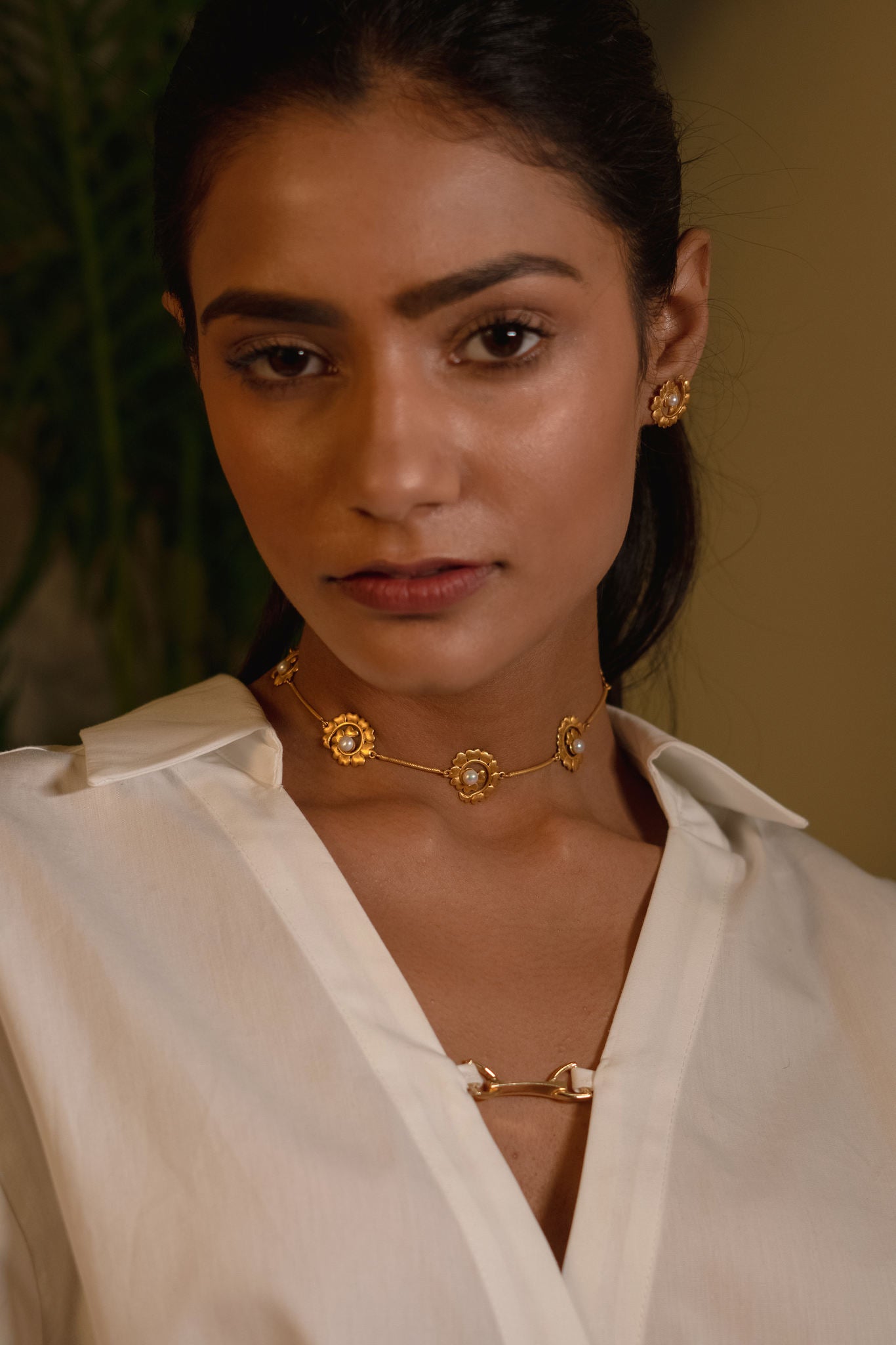 ZINNIA PEARL CHOKER SET - Amrrutam