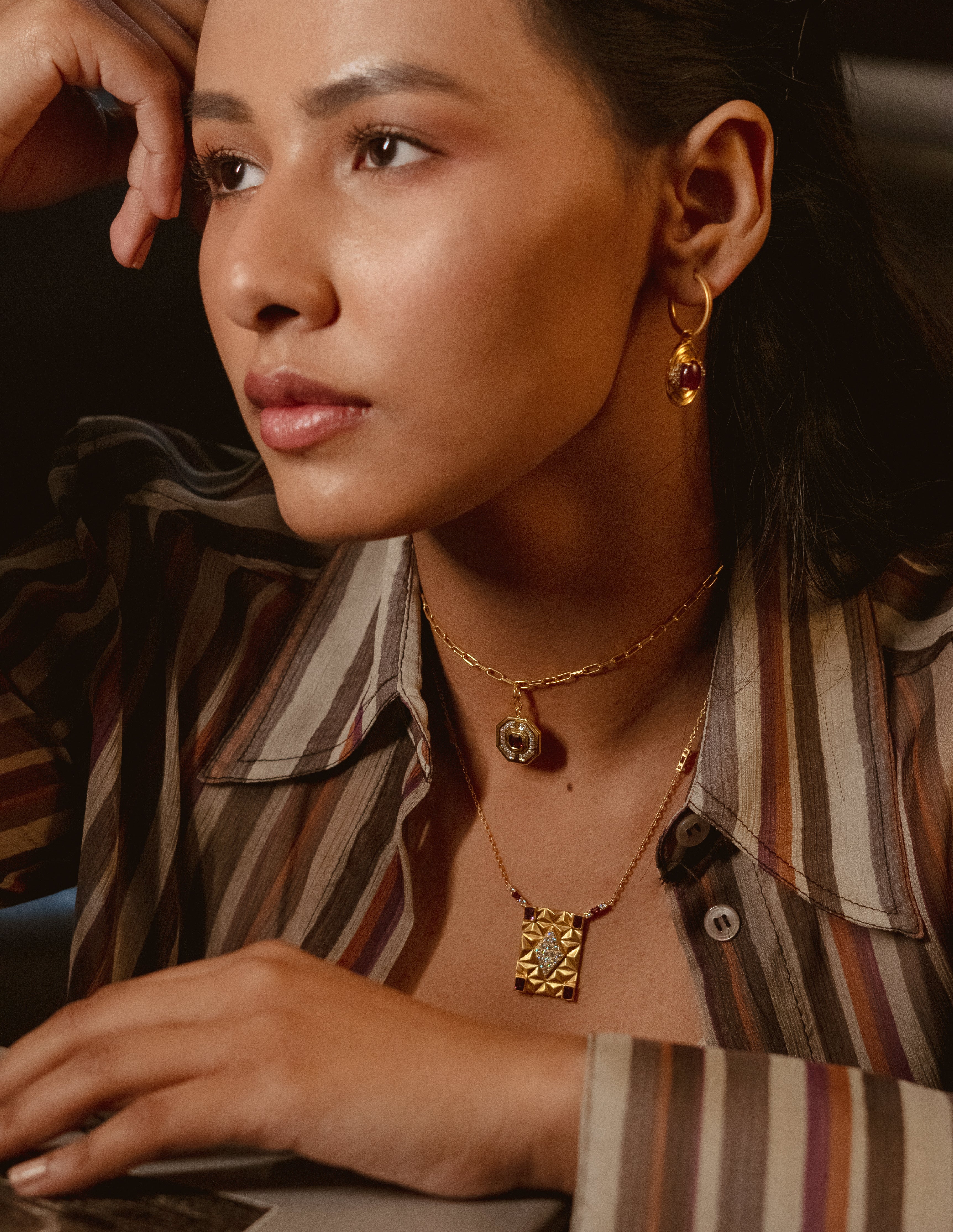 BLOOMING PYRAMID PENDANT - Amrrutam