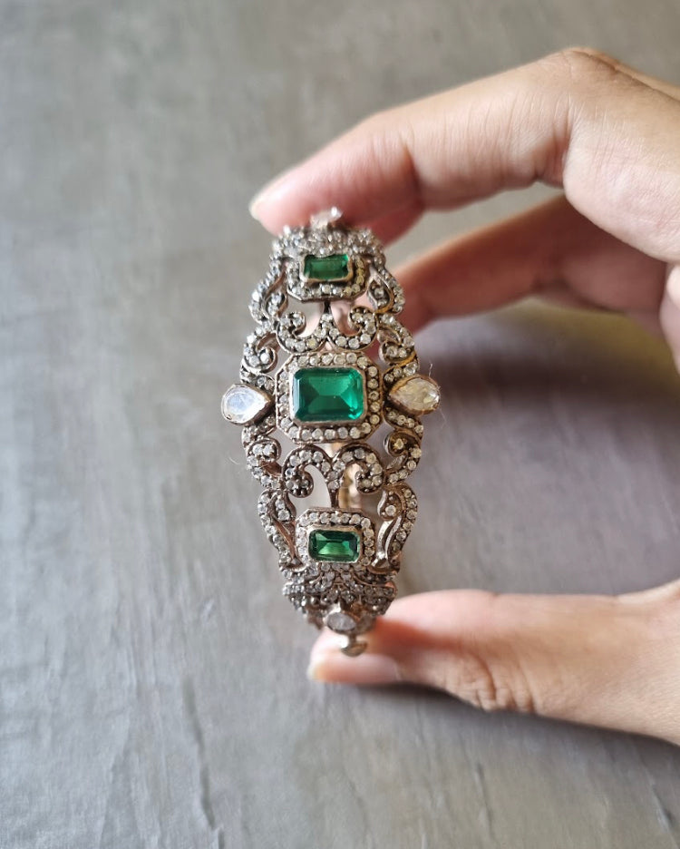 925 Silver Vidhya Emerald Polki Victorian Bracelet - Amrrutam