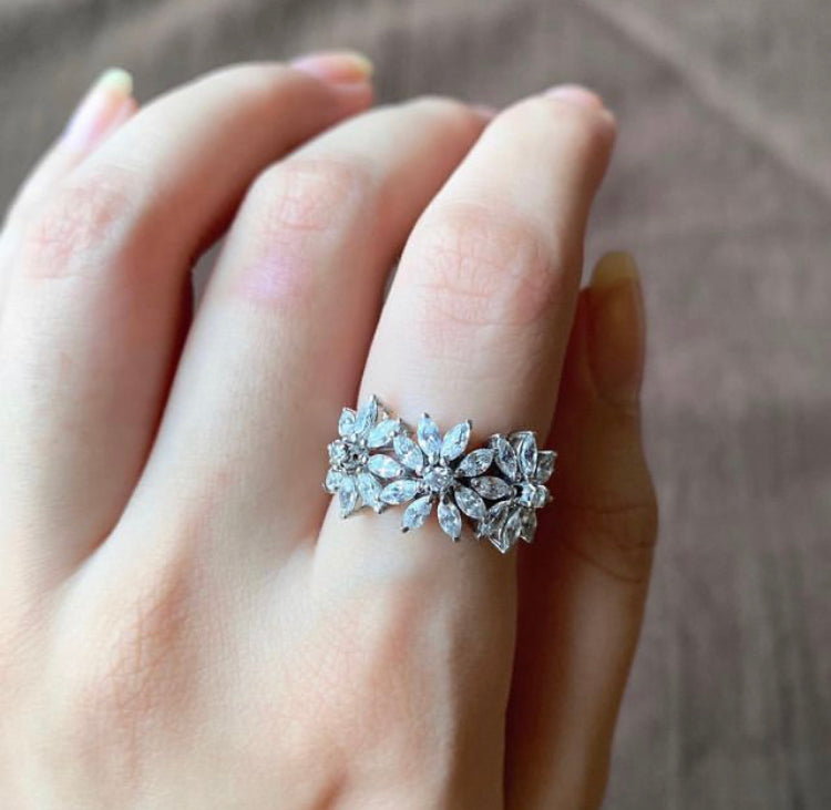 925 Silver Floral Cocktail Ring - Amrrutam