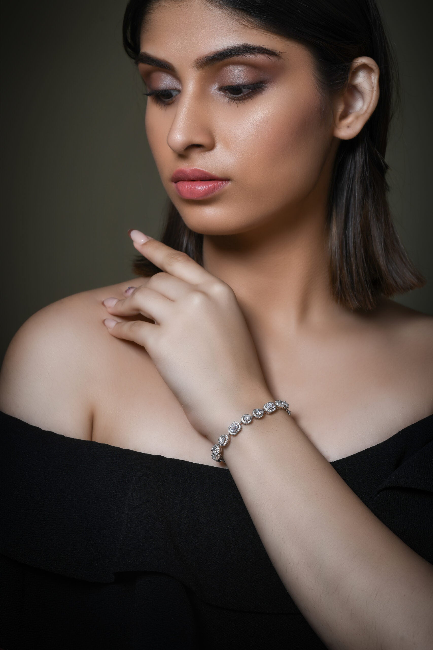 925 Silver Nora Swarovski Bracelet - Amrrutam