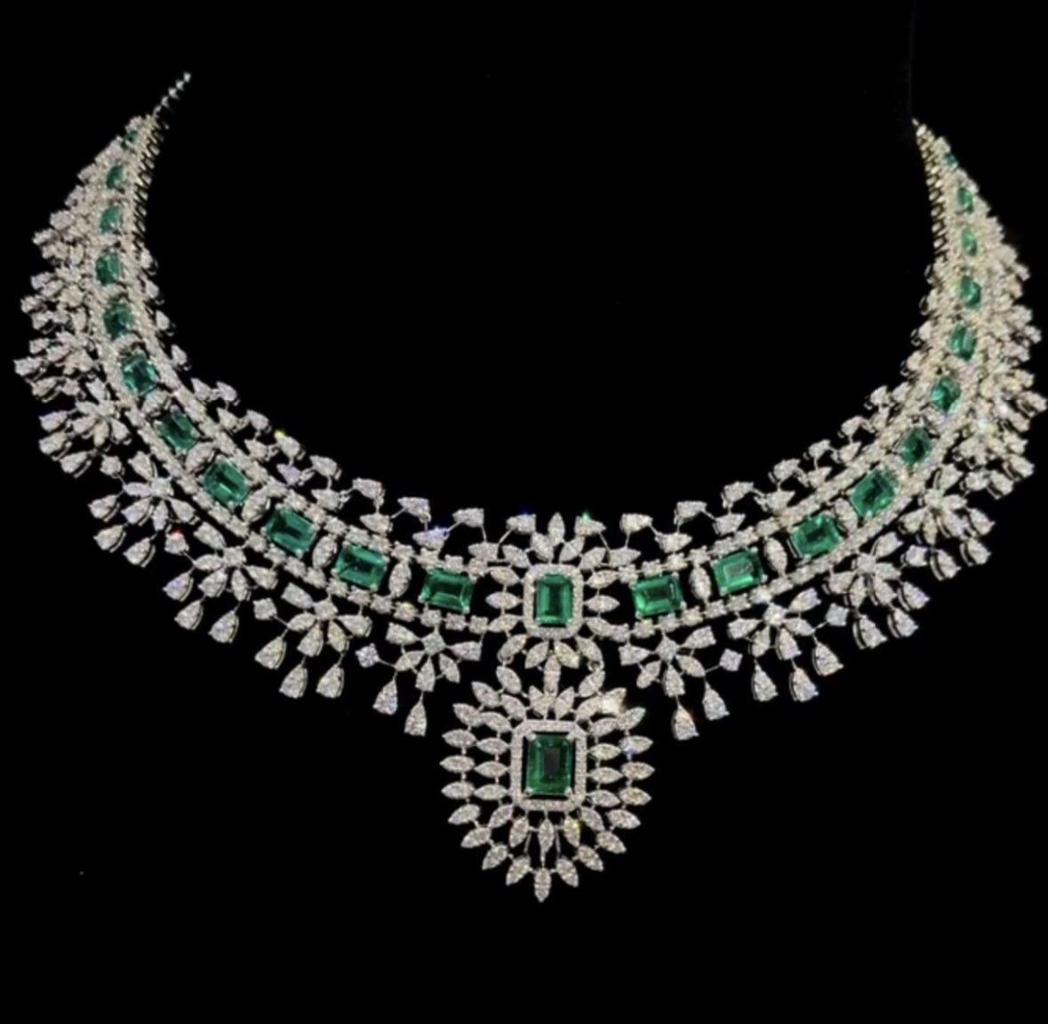 Amrrutam Jewellery 925 Sterling Silver Emerald Necklace Set