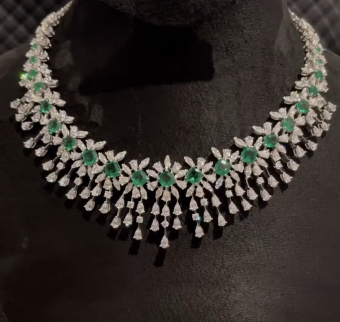 Green Swarovski Emerald Necklace Set in 925 Silver For Cocktail