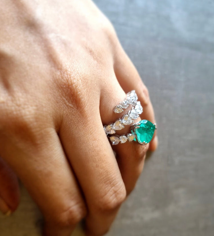 925 Silver Emerald CZ Heart Ring - Amrrutam