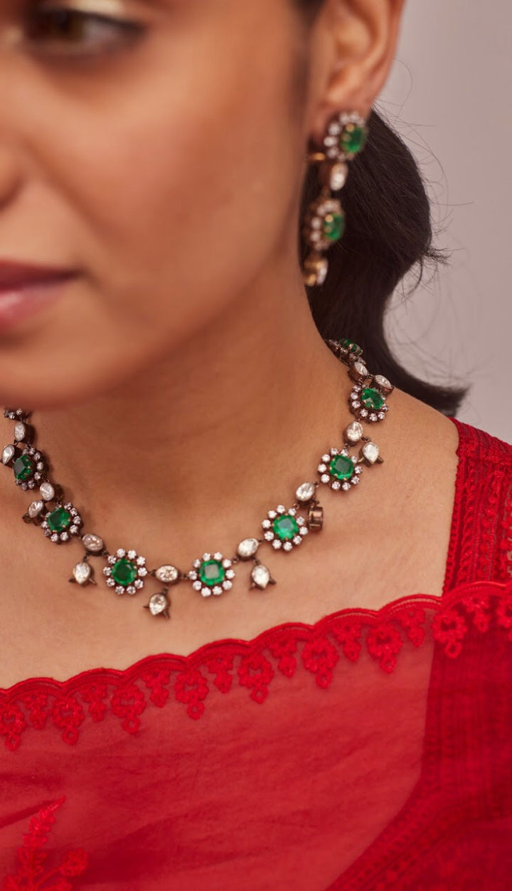 Delicate 925 silver emerald polki necklace set with royal allure. Handcrafted elegant Indian antique finish jewelry for women, perfect for weddings, traditional occasions, or luxury gifting.