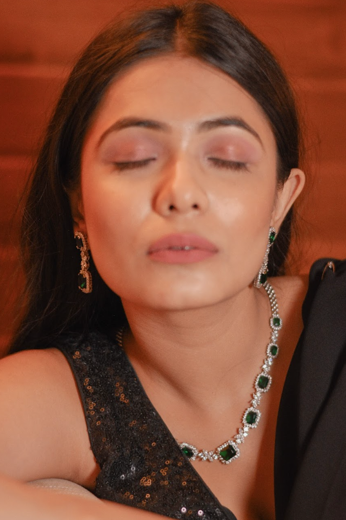 925 Silver Emerald Cocktail Necklace - Amrrutam