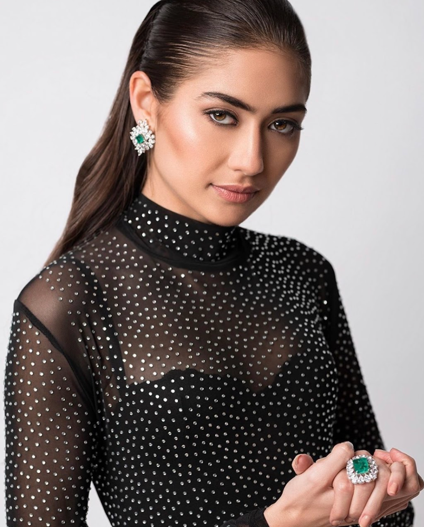 925 Silver Emerald Cocktail Ring - Amrrutam