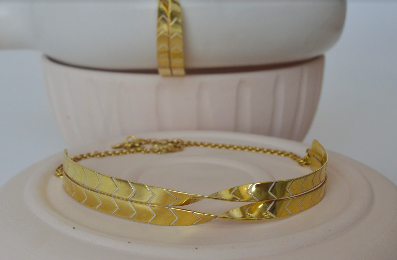 Twisted Enamel Choker Necklace - Amrrutam