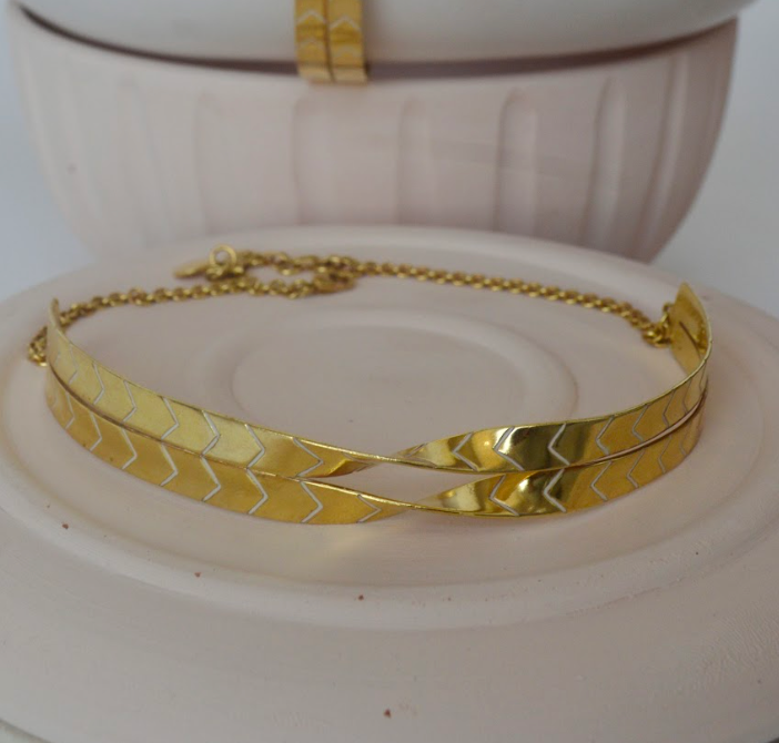 Twisted Enamel Choker Necklace - Amrrutam