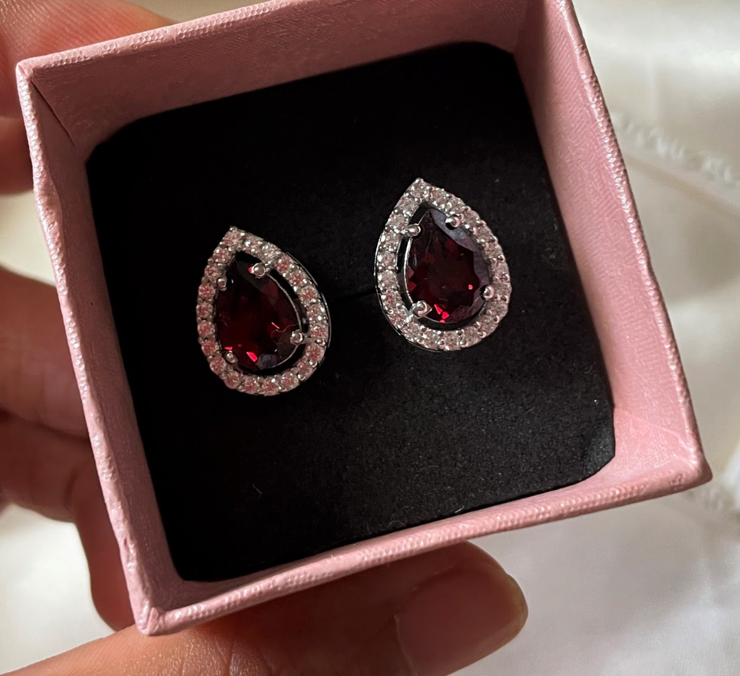 925 Silver Garnet Stud Earrings - Amrrutam