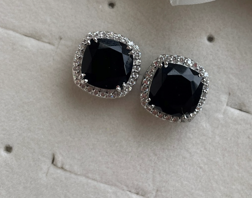 925 Silver Black Onyx Stud Earrings - Amrrutam