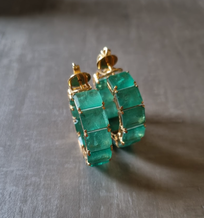 925 Silver Bailey Emerald Hoop Earring - Amrrutam