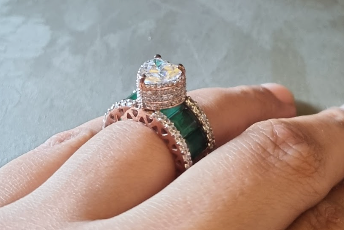 925 Silver Heart Solitaire Emerald Band - Amrrutam