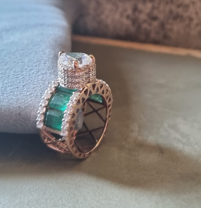 925 Silver Heart Solitaire Emerald Band - Amrrutam