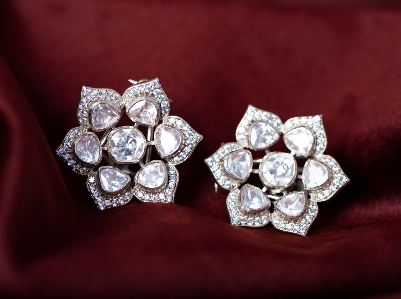 925 Silver Stellar Floral Stud Earring - Amrrutam