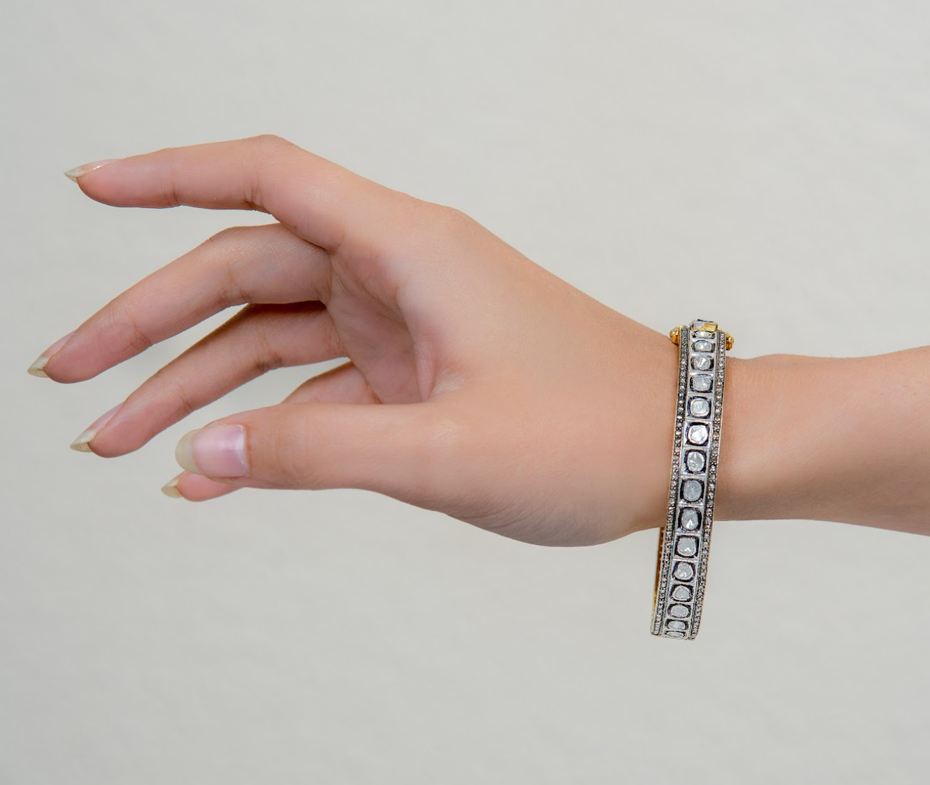 925 Silver Scalloped Uncut Diamond Bangle - Amrrutam