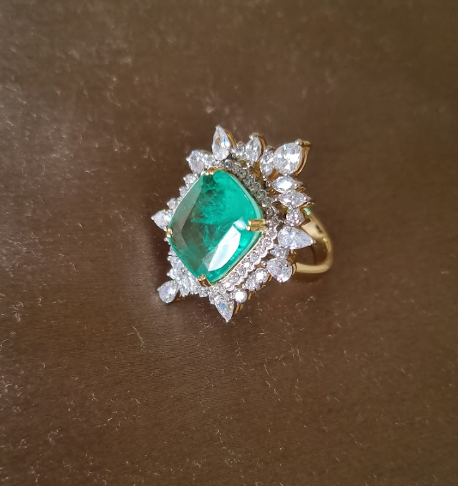 925 Silver Cushion Emerald Cocktail Ring - Amrrutam