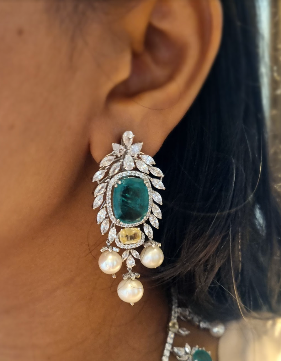 925 Silver Classic Emerald Pearl Earring - Amrrutam