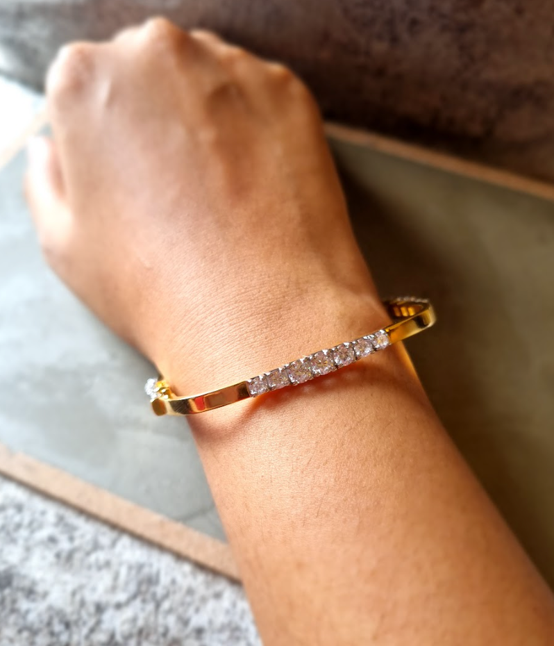 925 Silver Sqaure Diamond Bangle - Amrrutam