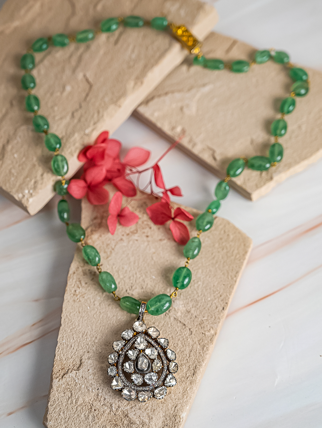 925 Silver Tula Uncut Diamond Pendant With Emeralds - Amrrutam