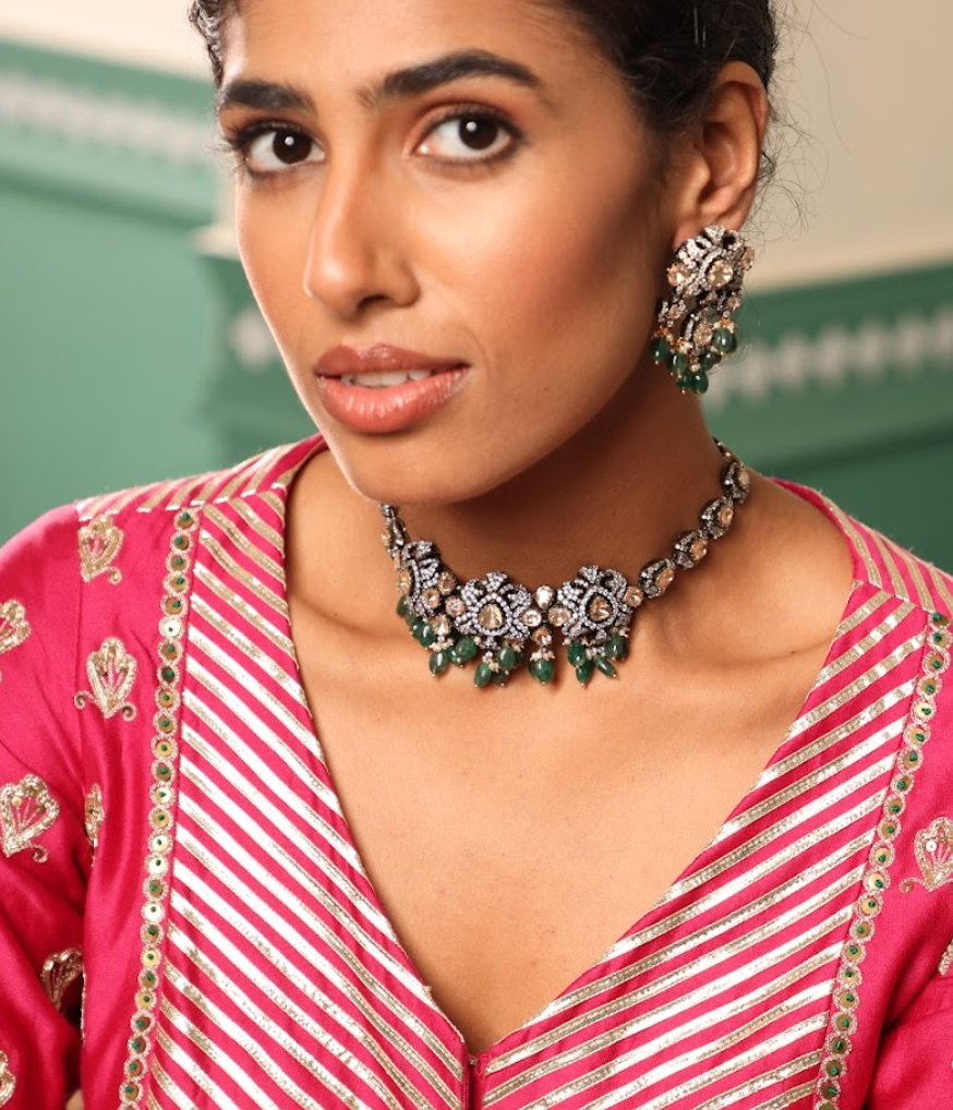 925 Silver Bavara Dual Tone Emerald Choker Necklace Set - Amrrutam
