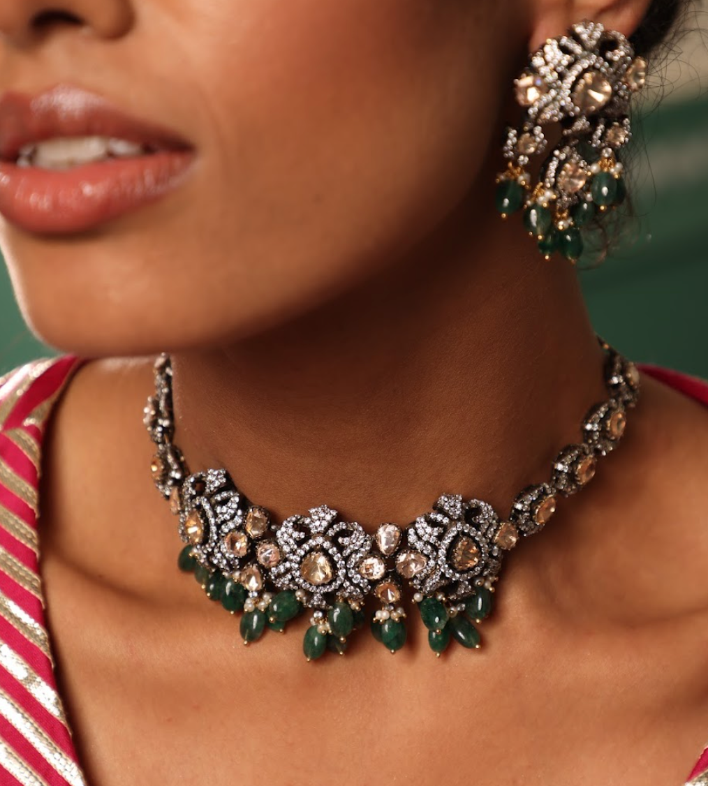 925 Silver Bavara Dual Tone Emerald Choker Necklace Set - Amrrutam