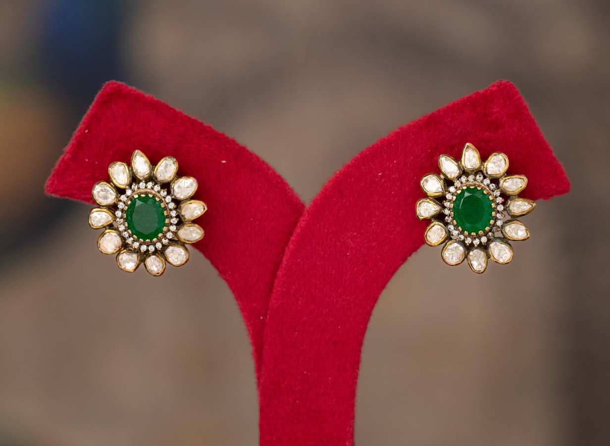 925 Silver Veera Polki Emerald Stud Earring - Amrrutam Jewellery