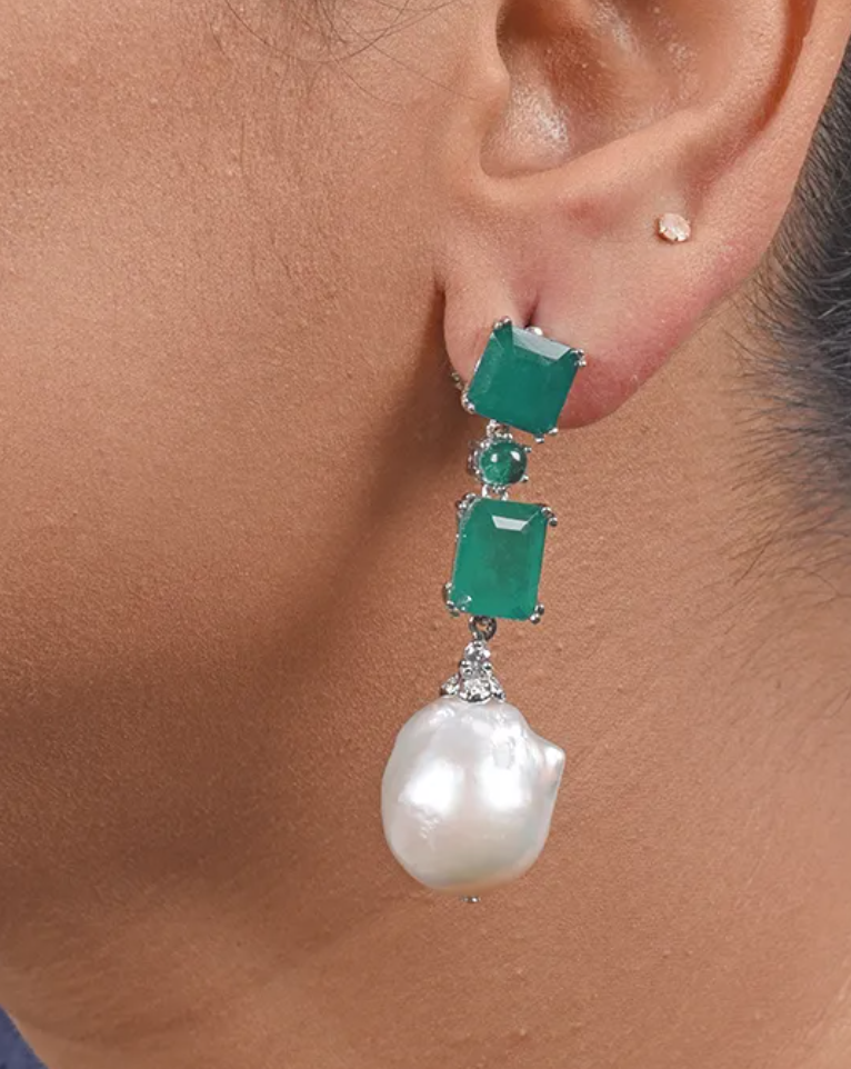 925 Silver Emerald And Baroque Pearl Drop Earring - Amrrutam Jewellery