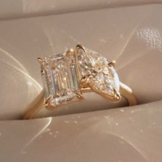 14K Gold Emerald Toi Et Moi Lab Diamond Ring - Amrrutam Jewellery