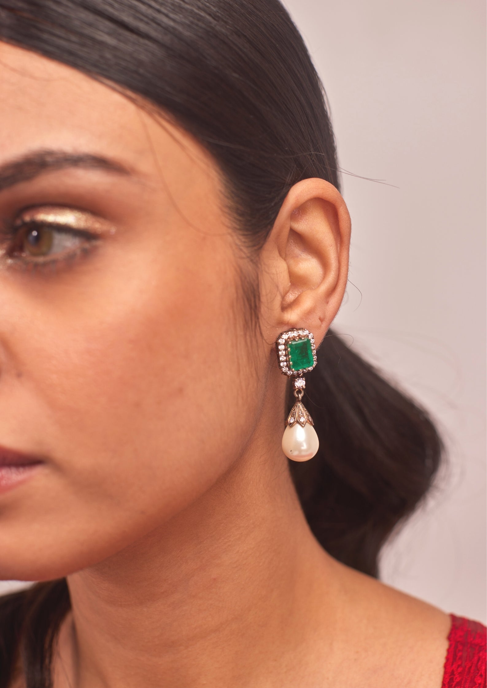 925 Silver Nurah Emerald Pearl Drop Earring - Amrrutam