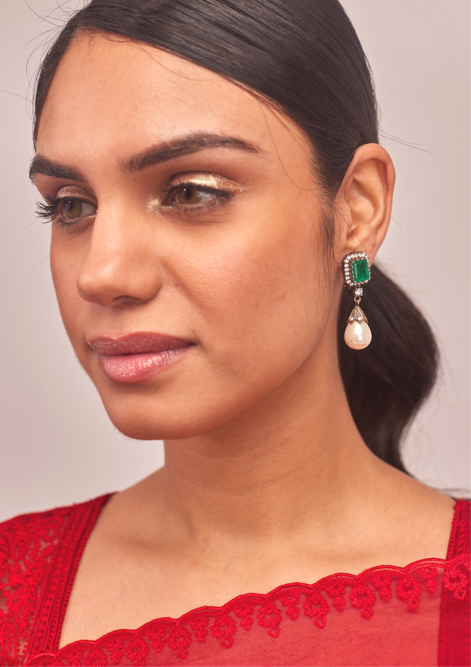 925 Silver Nurah Emerald Pearl Drop Earring - Amrrutam