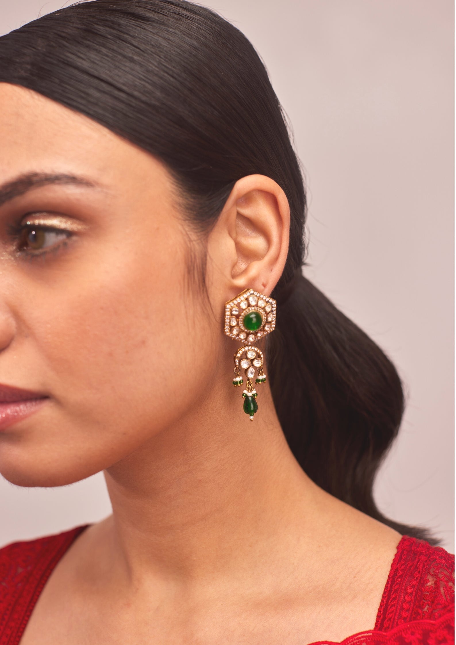 925 Silver Nivayah Emerald Drop Earring - Amrrutam