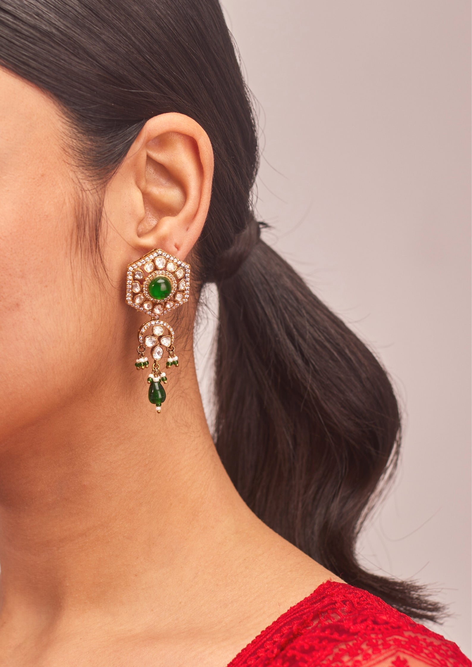 925 Silver Nivayah Emerald Drop Earring - Amrrutam