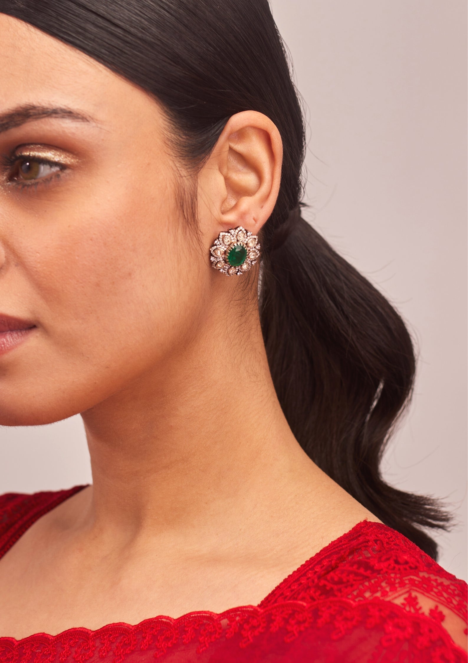 925 Silver Kisah Emerald Stud Earring - Amrrutam