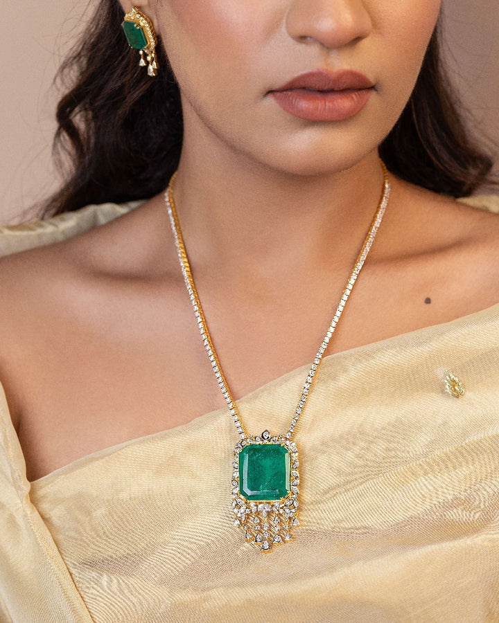 925 Silver Iris Emerald Necklace Set - Amrrutam 