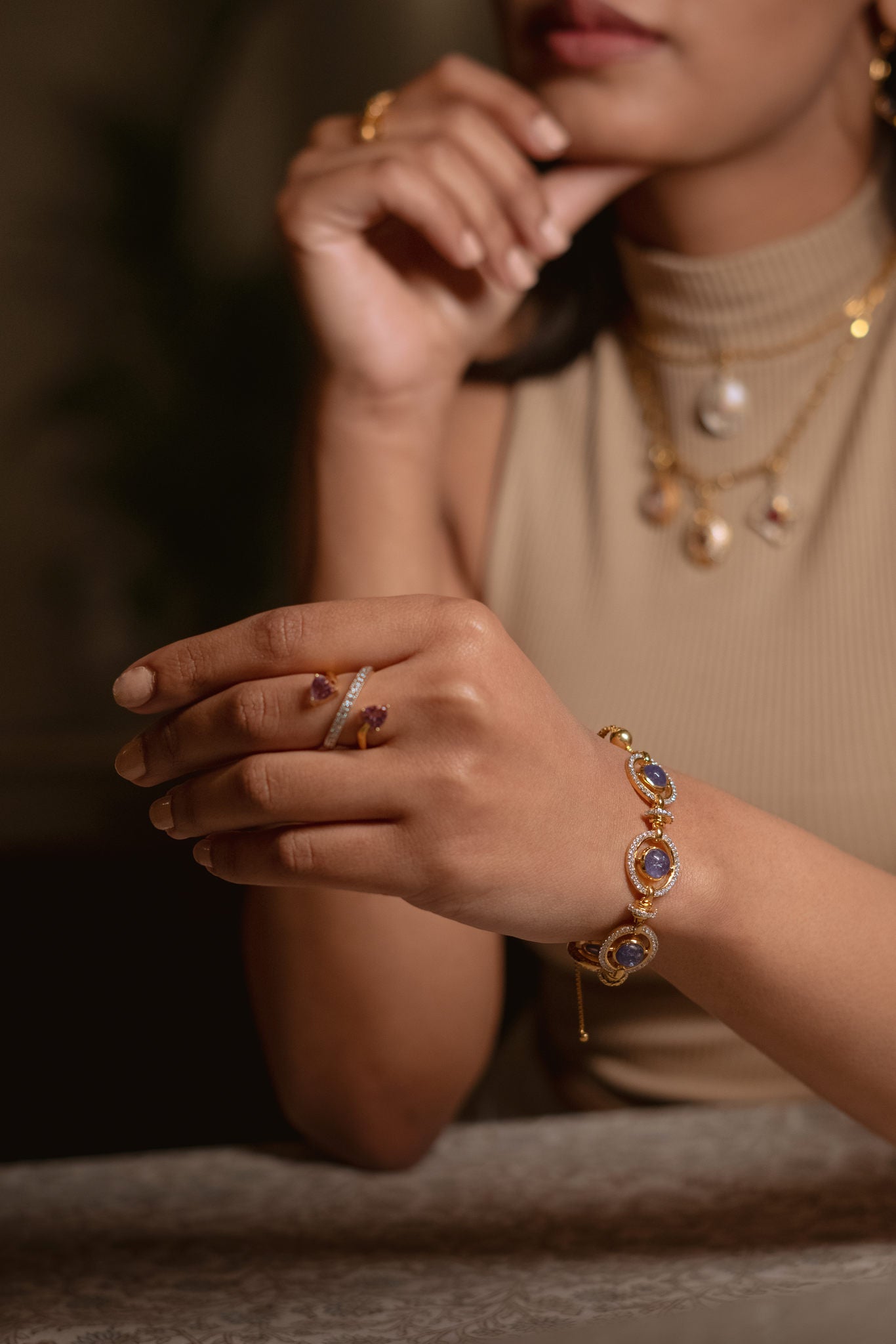 LINKED CIRCULAR BRACELET - Amrrutam