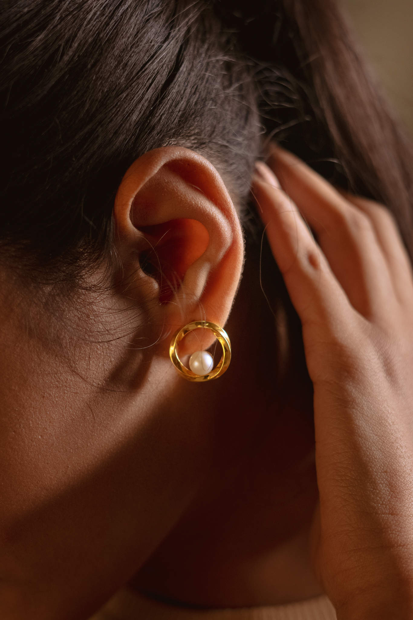 CIRCULAR PEARL EAR STUDS - Amrrutam