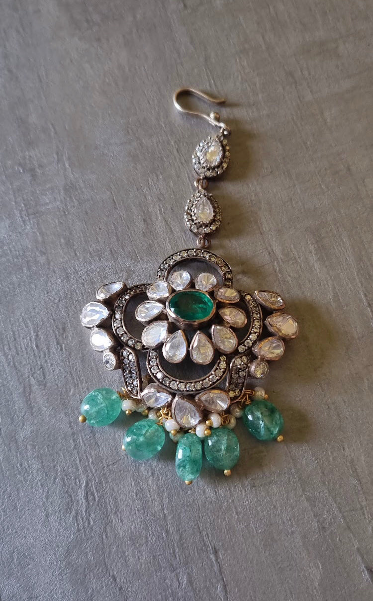 925 Silver Kajal Emerald Victorian Maangtika - Amrrutam 