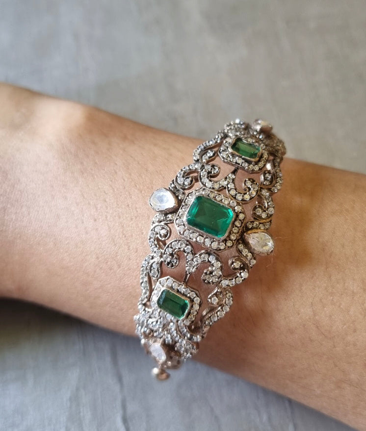 925 Silver Vidhya Emerald Polki Victorian Bracelet - Amrrutam 