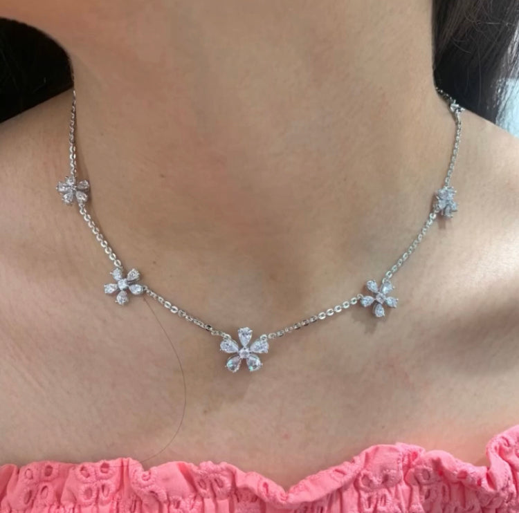 925 Silver Floral Single Layer Necklace - Amrrutam