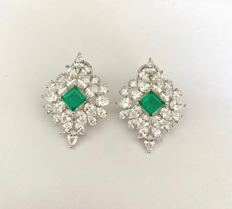 925 Silver Emerald Stud Earrings - Amrrutam