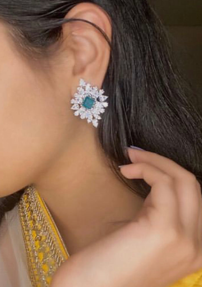 925 Silver Emerald Stud Earrings - Amrrutam