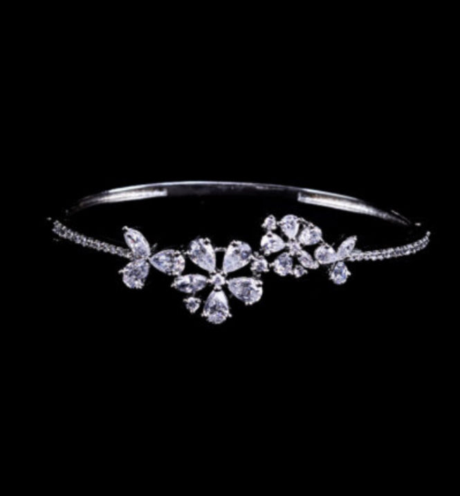 925 Silver Vera Floral Swarovski Bracelet - Amrrutam 
