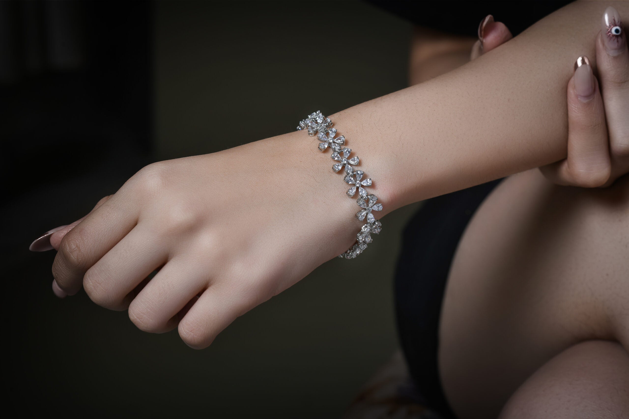 925 Silver Cathie Floral Swarovski Bracelet - Amrrutam 