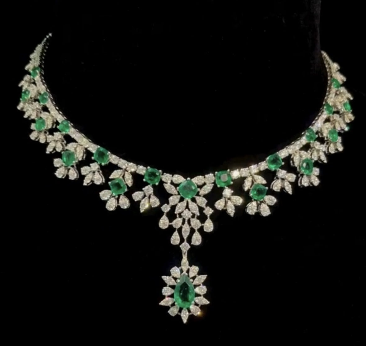 Elegant Sterling Silver Necklace Set featuring Swarovski Emerald 