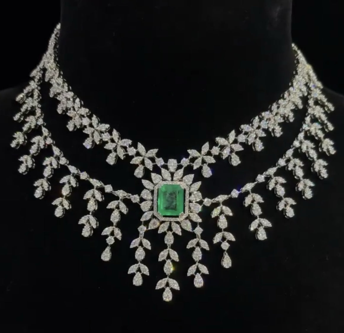 Amrrutam Jewellery 925 Sterling Silver Emerald Necklace Set

