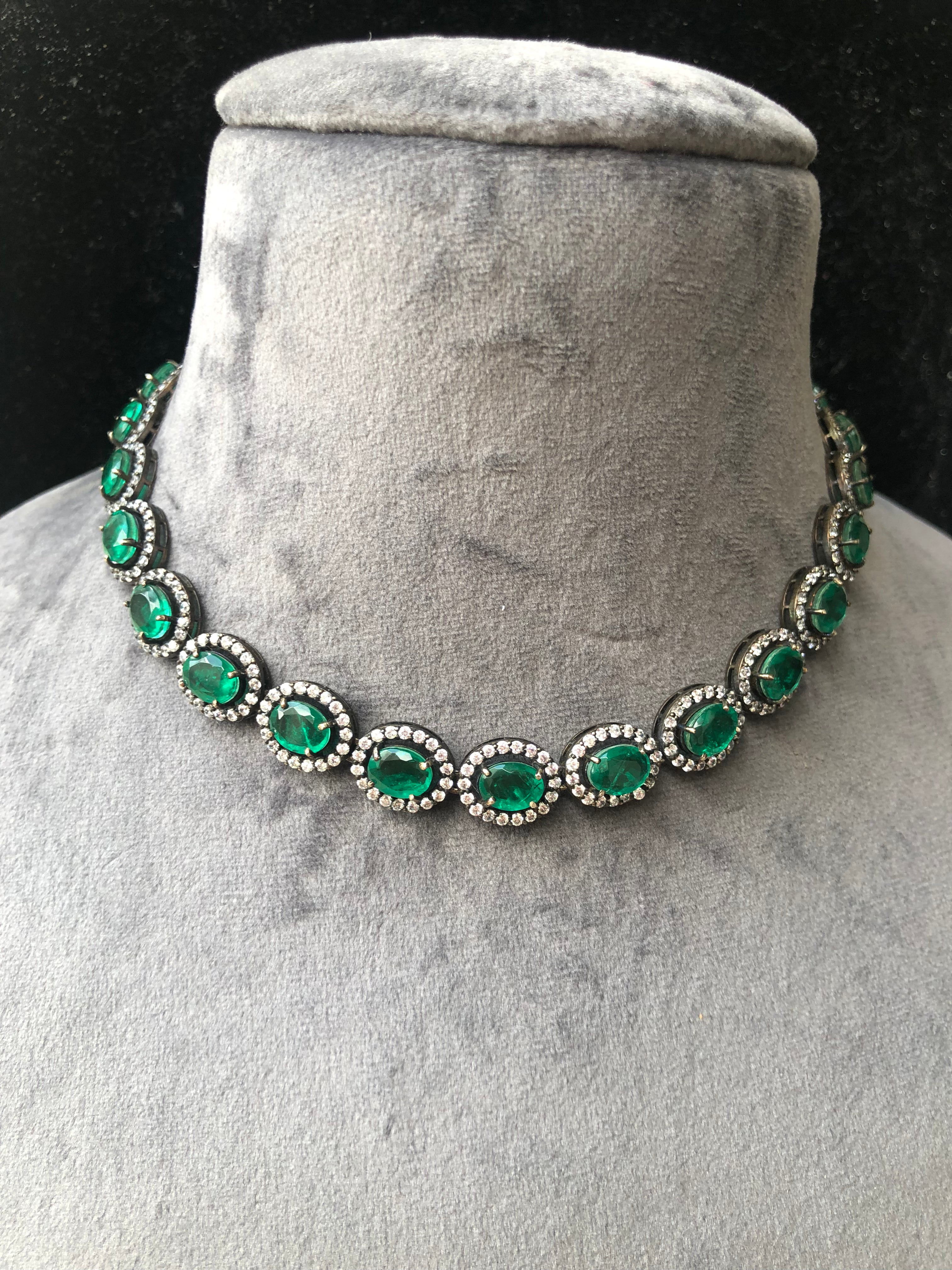 925 Silver Maahi Modern Emerald Necklace - Amrrutam Jewellery