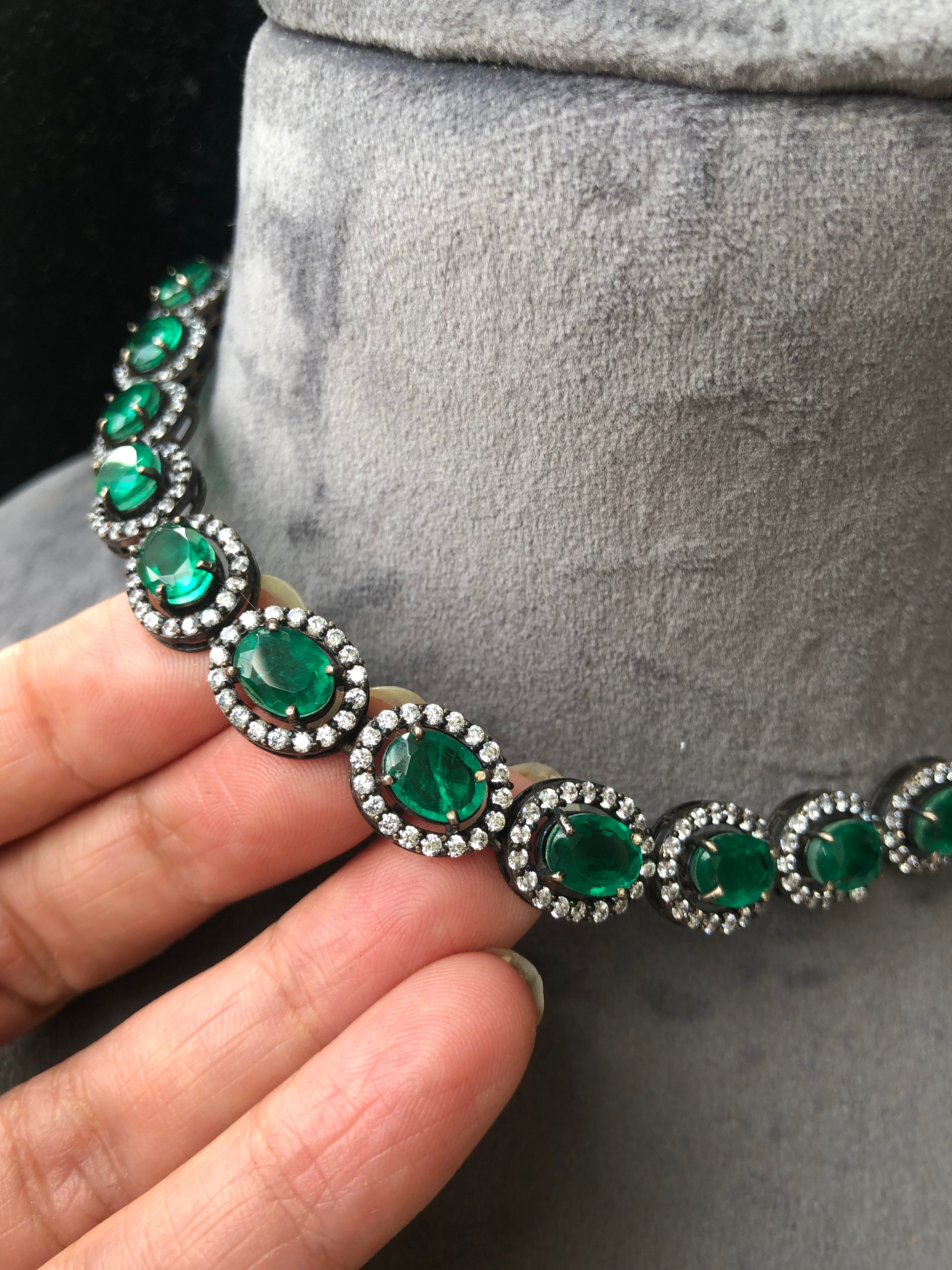 925 Silver Maahi Modern Emerald Necklace - Amrrutam Jewellery